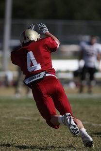 九游体育app-球队是否通过边路连续推进撕裂密集防守线路